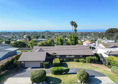 View/Area - 3365 Seacrest Dr, Carlsbad, CA 92008 photo 2 of 10