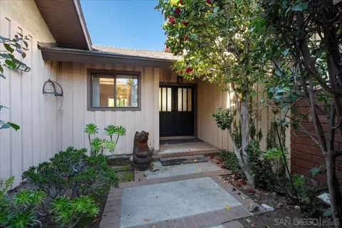 Exterior - 3365 Seacrest Dr, Carlsbad, CA 92008 photo 8 of 9