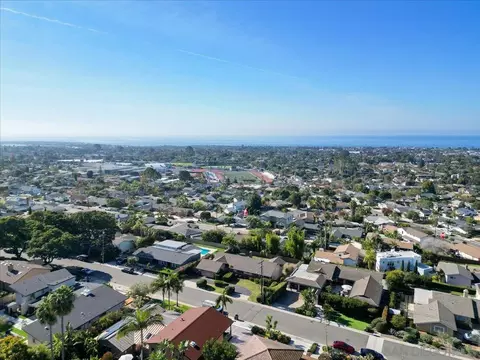View/Area - 3365 Seacrest Dr, Carlsbad, CA 92008 photo 7 of 10