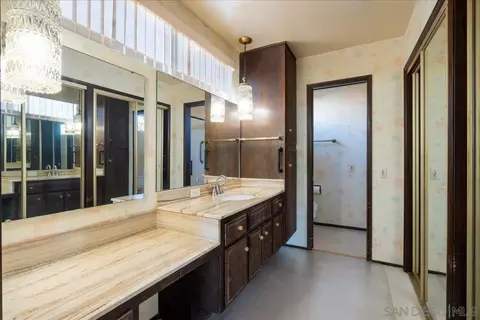 Bath - 3365 Seacrest Dr, Carlsbad, CA 92008 photo 4 of 5