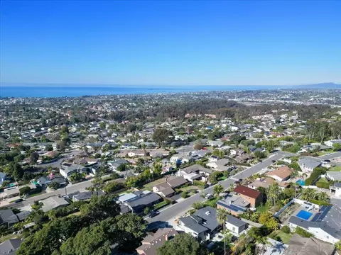 View/Area - 3365 Seacrest Dr, Carlsbad, CA 92008 photo 10 of 10