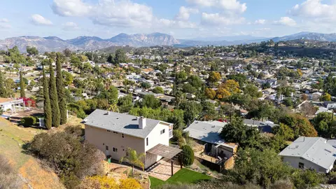 11817 Altadena Rd, Lakeside, CA 92040 photo 2