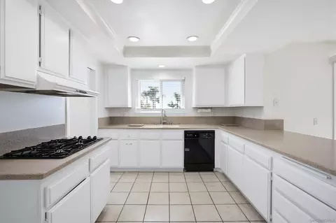 Kitchen - 10365 Hidden Farm Rd, Rancho Cucamonga, CA 91737 photo 3 of 5