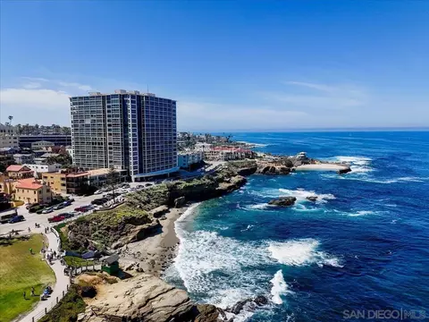 View/Area - 8040 Girard Ave #1, La Jolla, CA 92037 photo 6 of 12
