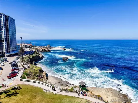 View/Area - 8040 Girard Ave #1, La Jolla, CA 92037 photo 7 of 12