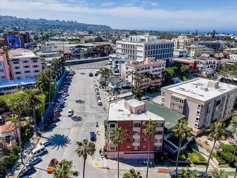 View/Area - 8040 Girard Ave #1, La Jolla, CA 92037 photo 11 of 12