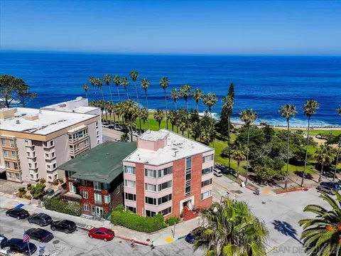 View/Area - 8040 Girard Ave #1, La Jolla, CA 92037 photo 2 of 12