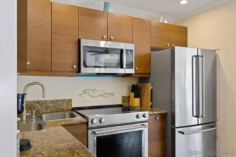 Kitchen - 8040 Girard Ave #1, La Jolla, CA 92037 photo 4 of 5