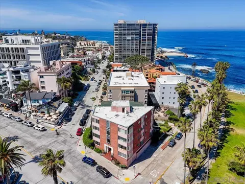 View/Area - 8040 Girard Ave #1, La Jolla, CA 92037 photo 4 of 12