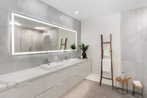 Bath - 1048 Anza Ave, Vista, CA 92084 photo 1 of 5