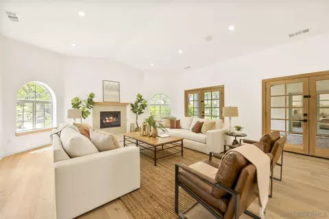 Living - 17601 Valle Verde, Poway, CA 92064 photo 7 of 9