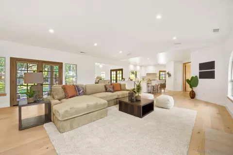 Living - 17601 Valle Verde, Poway, CA 92064 photo 4 of 9