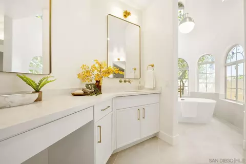 Bath - 17601 Valle Verde, Poway, CA 92064 photo 3 of 7