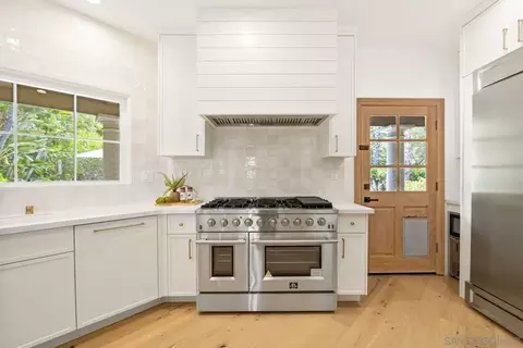 Kitchen - 17601 Valle Verde, Poway, CA 92064 photo 5 of 7