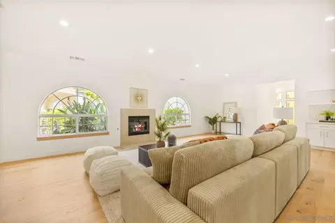 Living - 17601 Valle Verde, Poway, CA 92064 photo 2 of 9