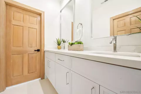 Bath - 17601 Valle Verde, Poway, CA 92064 photo 5 of 7