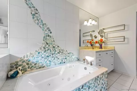 Bath - 684 Margarita Ave, Coronado, CA 92118 photo 3 of 6