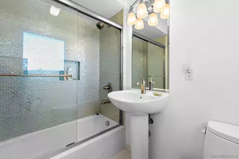 Bath - 684 Margarita Ave, Coronado, CA 92118 photo 5 of 6