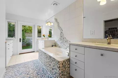 Bath - 684 Margarita Ave, Coronado, CA 92118 photo 1 of 6