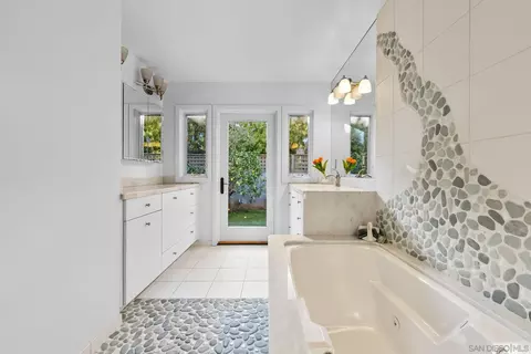 Bath - 684 Margarita Ave, Coronado, CA 92118 photo 2 of 6