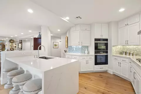 Kitchen - 7752 Eads Ave, La Jolla, CA 92037 photo 7 of 10
