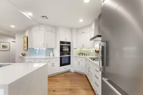 Kitchen - 7752 Eads Ave, La Jolla, CA 92037 photo 6 of 10