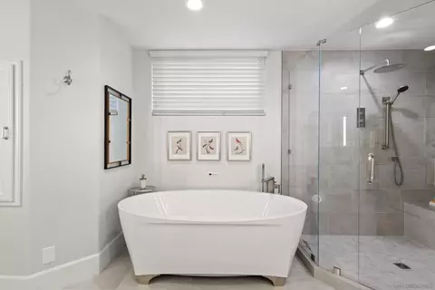Bath - 7752 Eads Ave, La Jolla, CA 92037 photo 4 of 7