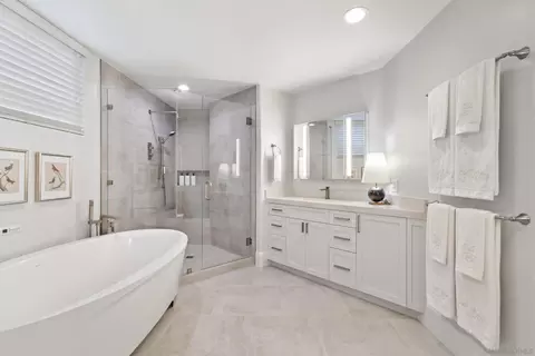 Bath - 7752 Eads Ave, La Jolla, CA 92037 photo 2 of 7