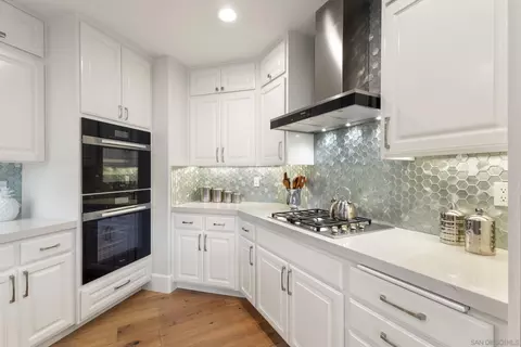 Kitchen - 7752 Eads Ave, La Jolla, CA 92037 photo 8 of 10