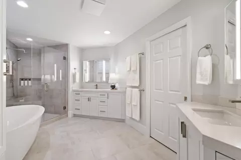 Bath - 7752 Eads Ave, La Jolla, CA 92037 photo 1 of 7