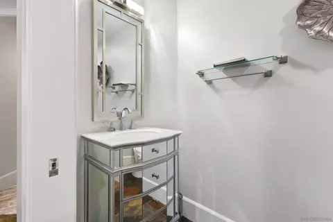 Bath - 7752 Eads Ave, La Jolla, CA 92037 photo 7 of 7