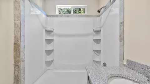 Bath - 204 N Citrus Ave, Vista, CA 92084 photo 2 of 3