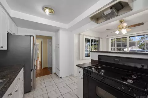 Kitchen - 62 E Palomar Dr, Chula Vista, CA 91911 photo 4 of 5