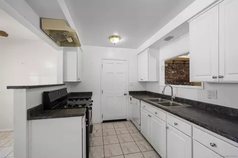 Kitchen - 62 E Palomar Dr, Chula Vista, CA 91911 photo 1 of 5