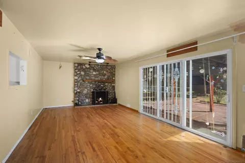 Living - 62 E Palomar Dr, Chula Vista, CA 91911 photo 2 of 4