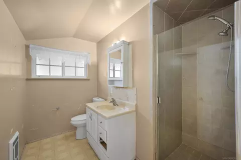 Bath - 62 E Palomar Dr, Chula Vista, CA 91911 photo 1 of 3
