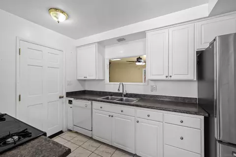 Kitchen - 62 E Palomar Dr, Chula Vista, CA 91911 photo 3 of 5