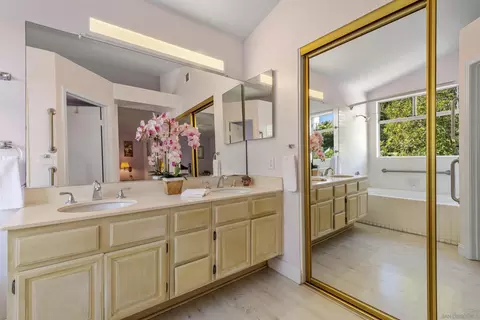Bath - 2100 Waterside Dr, Chula Vista, CA 91913 photo 4 of 5