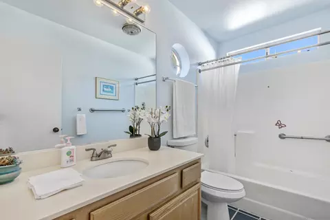 Bath - 2100 Waterside Dr, Chula Vista, CA 91913 photo 2 of 5