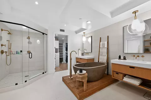 Bath - 1040 Genter St #203, La Jolla, CA 92037 photo 2 of 3