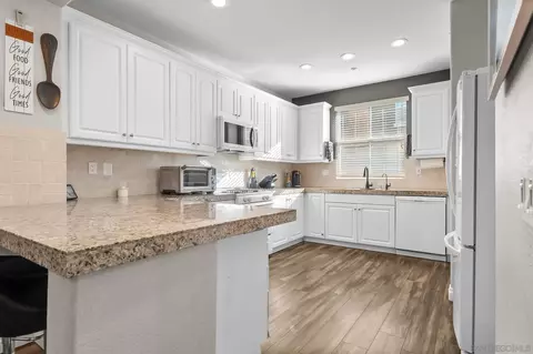 Kitchen - 10240 Daybreak Ln #2, Santee, CA 92071 photo 4 of 5