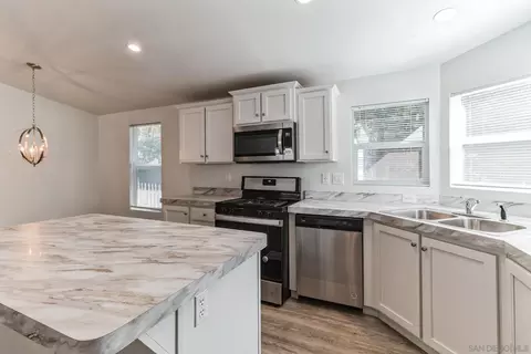 Kitchen - 22899 Byron Rd #35, Crestline, CA 92325 photo 3 of 5