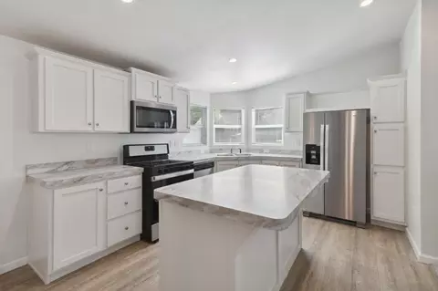 Kitchen - 22899 Byron Rd #35, Crestline, CA 92325 photo 4 of 5