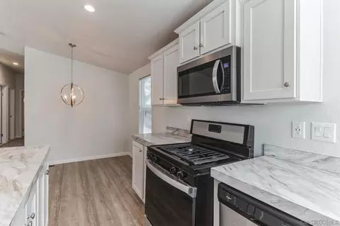 Kitchen - 22899 Byron Rd #35, Crestline, CA 92325 photo 5 of 5