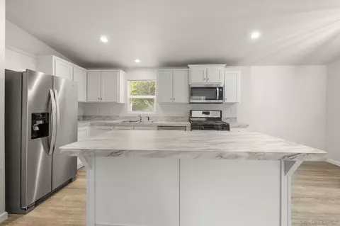 Kitchen - 22899 Byron Rd #SPC 92, Crestline, CA 92325 photo 2 of 5
