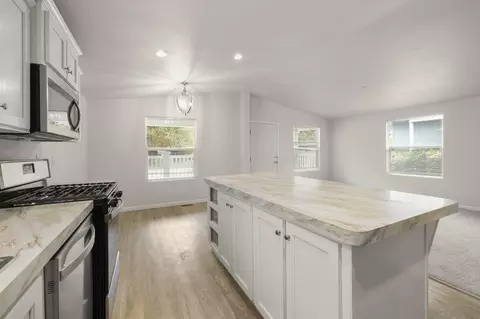 Kitchen - 22899 Byron Rd #SPC 92, Crestline, CA 92325 photo 4 of 5