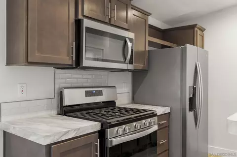 Kitchen - 22899 Byron Rd #SPC 108, Crestline, CA 92325 photo 3 of 5