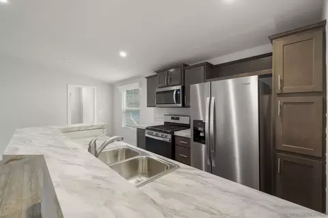 Kitchen - 22899 Byron Rd #SPC 108, Crestline, CA 92325 photo 1 of 5