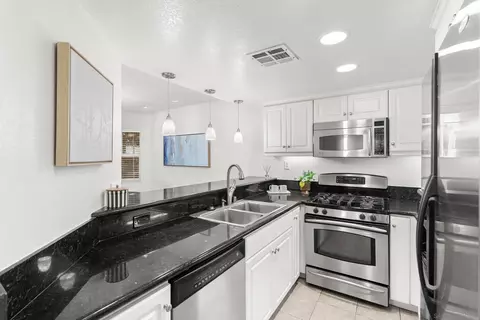 Kitchen - 555 Eaton St #N, Oceanside, CA 92054 photo 3 of 4