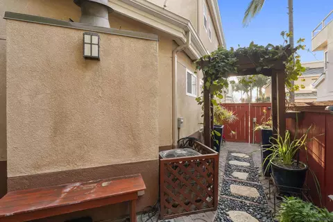 Exterior - 555 Eaton St #N, Oceanside, CA 92054 photo 6 of 9